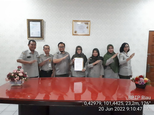 Penandatanganan Komitmen Bersama Pelaksanaan Keterbukaan Informasi Publik BPTP Riau